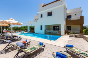Newly Renovated Villa 4 Seasons with BBQ, private pool, ping pong and football table